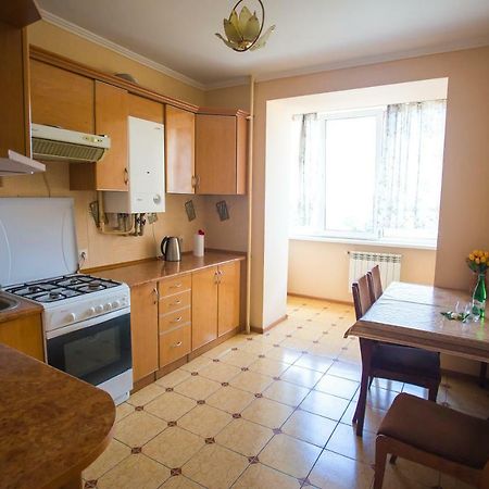 Like Home On Zaliznychna 9 Ιβανό-Φρανκίβσκ Εξωτερικό φωτογραφία